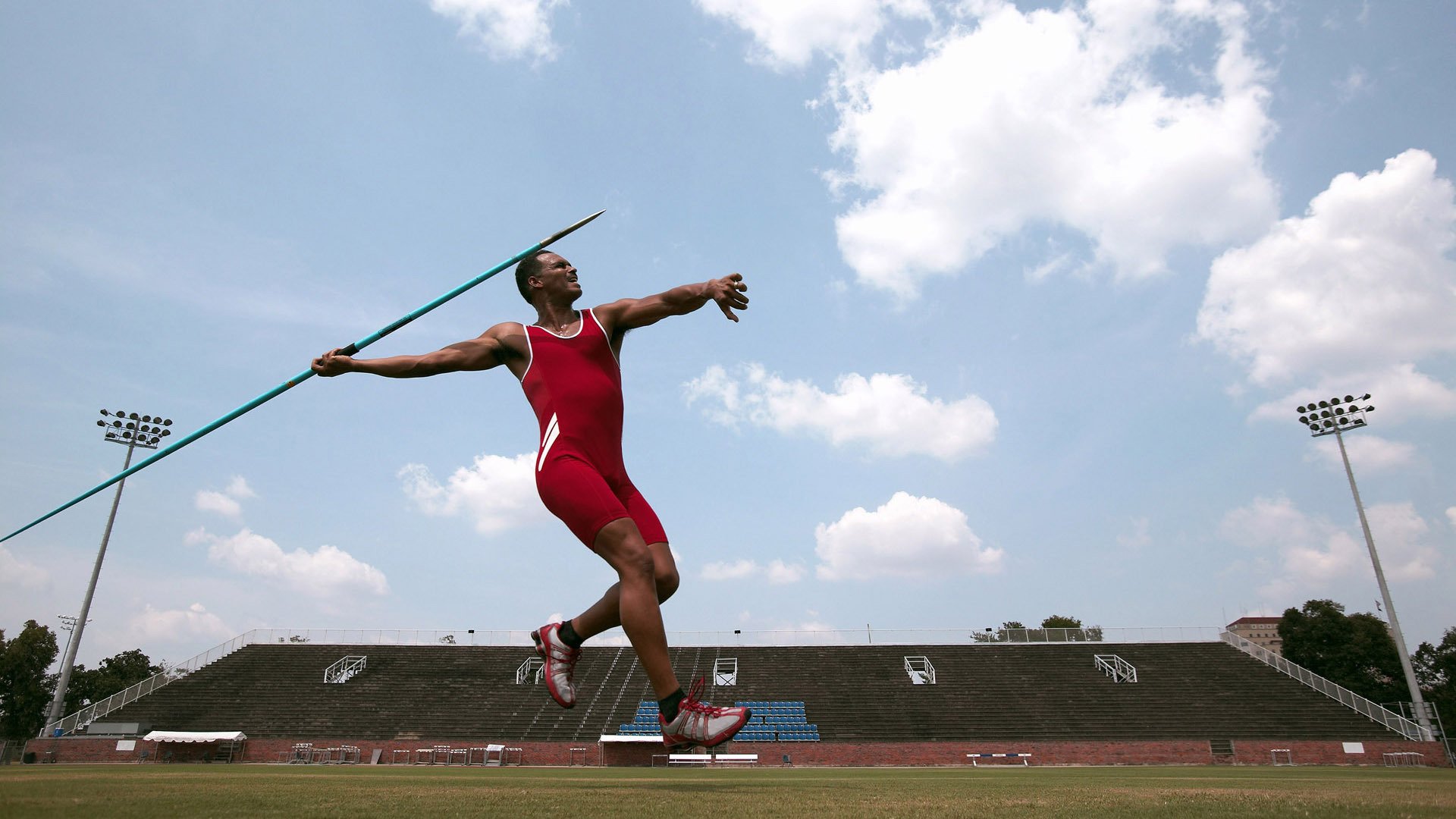 _排位赛激烈角逐：争夺国际比赛的入场券_，比赛入场券图片