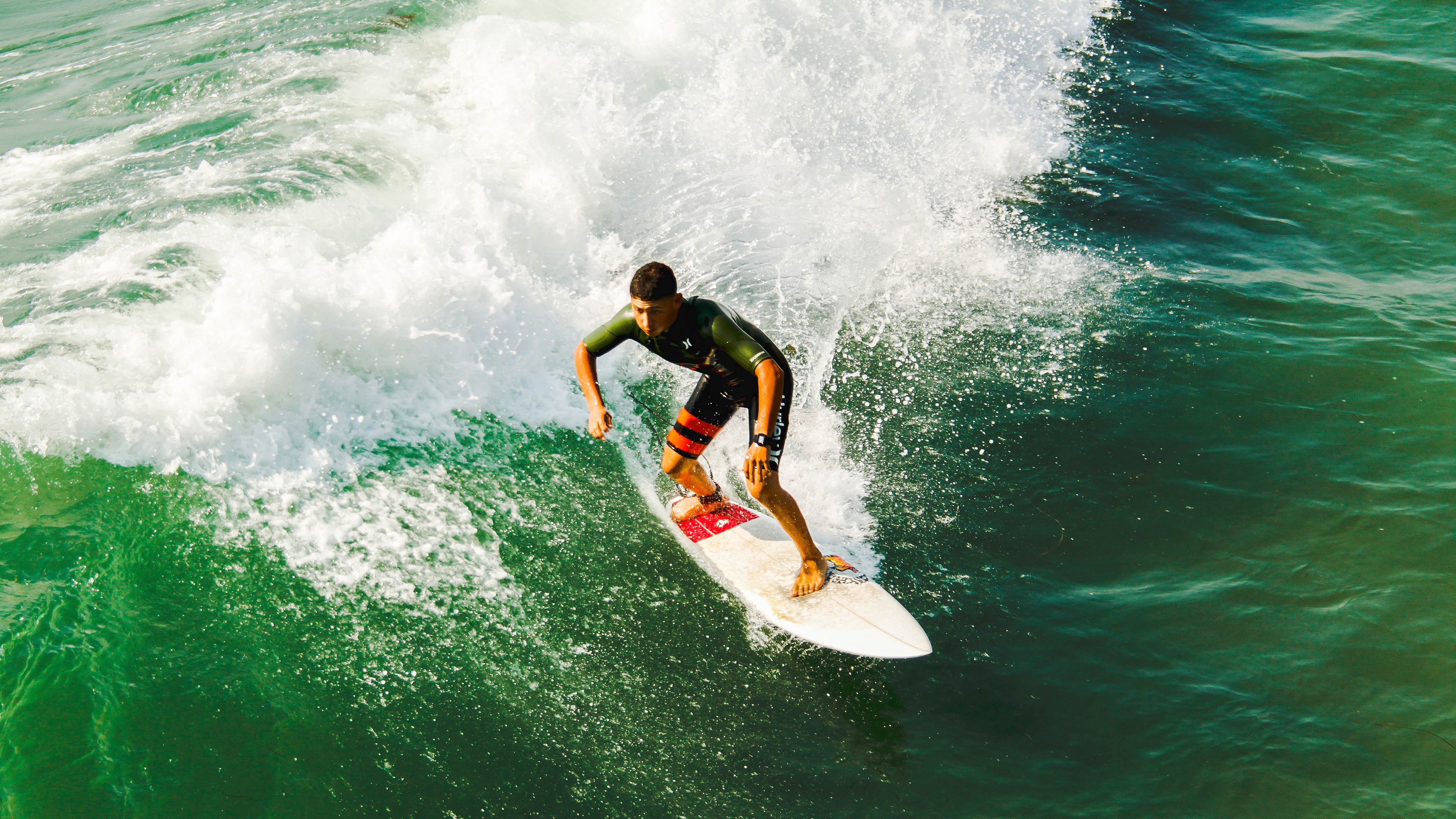 《电竞选手的背后：训练营揭秘》，电竞选手训练的地方叫什么
